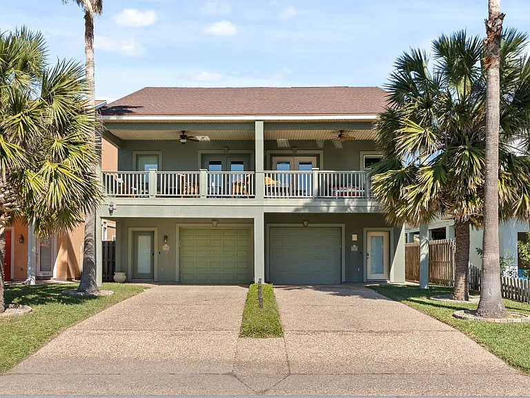 124 E Acapulco St #B — Photo 1