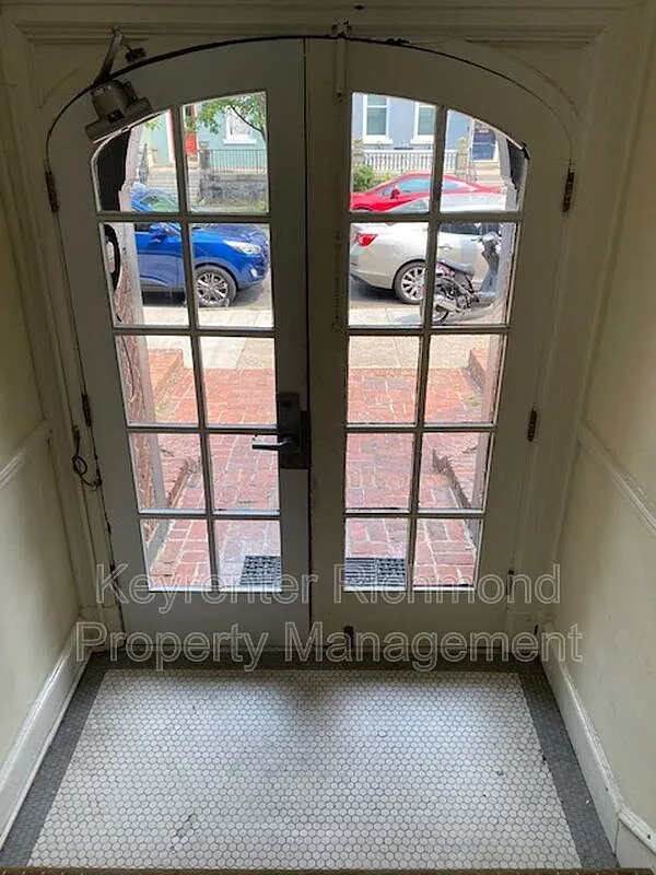2 bed, 1.0 bath, 700 sqft, $1,600 — Photo 4