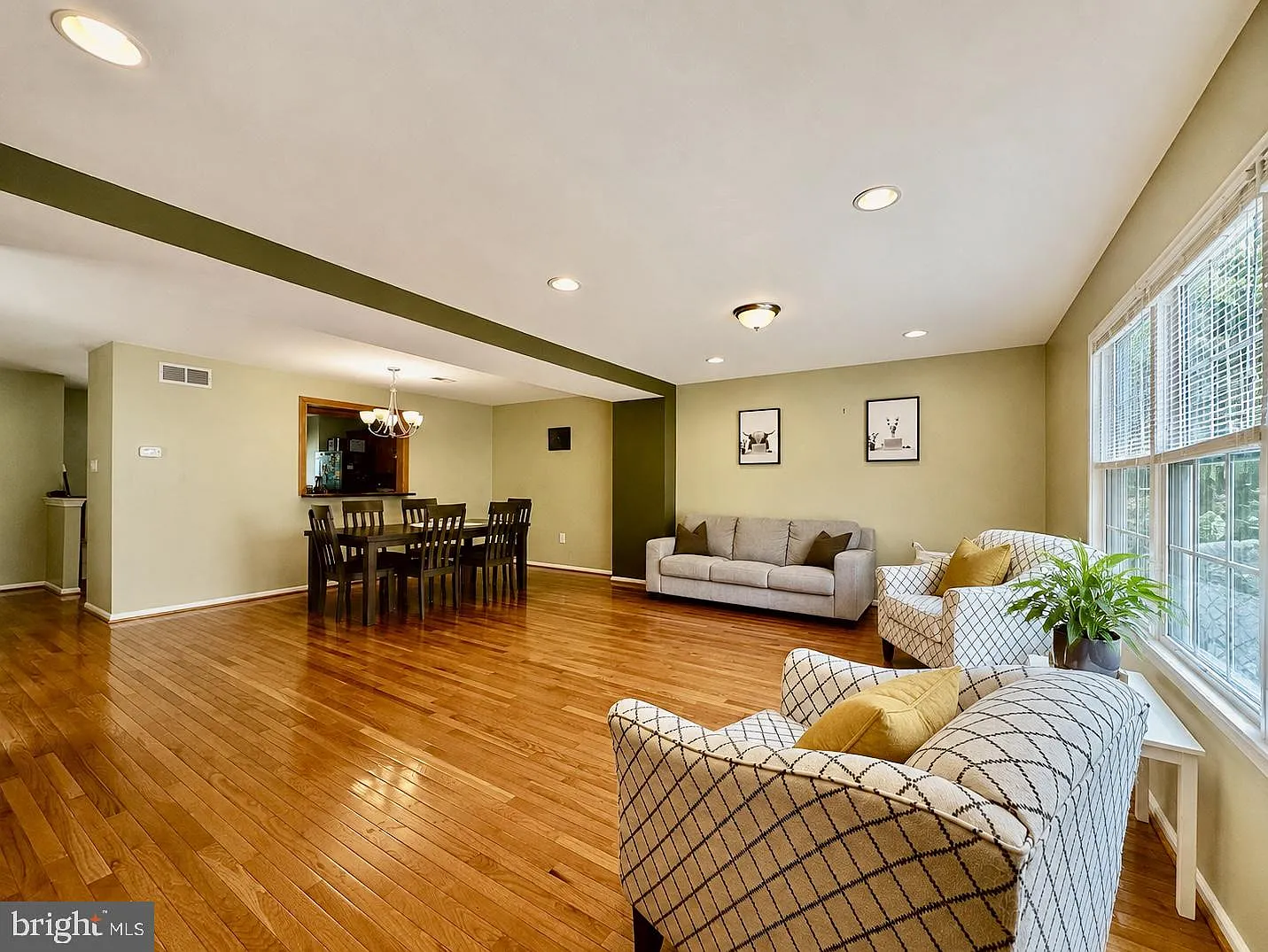 3 bed, 2.5 bath, 1936 sqft, $3,150 — Photo 4