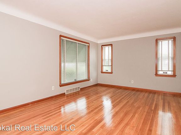 4th image of 7404 Brookside Dr