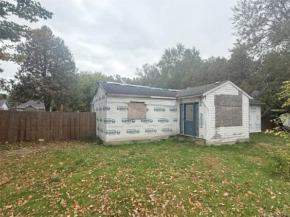 7212 Cedar Rd, Lexington, MI 48450