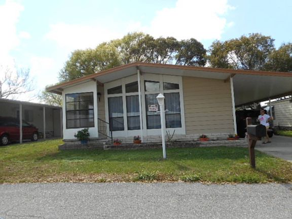3rd image of 2213 Greenside Dr