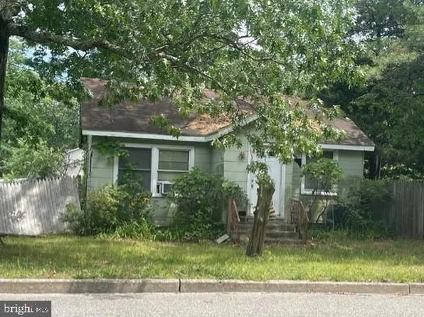 711 Lake Barnegat Dr N, Lanoka Harbor, NJ 08734