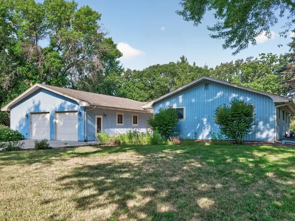 6033 Oak Cir, North Branch, MN 55056