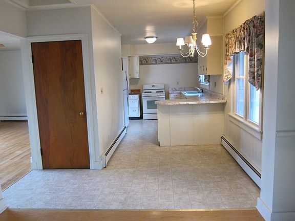 3rd image of 24 Schuyler Dr