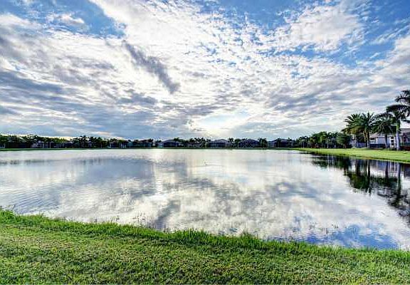 Home For Sale In Valencia Reserve