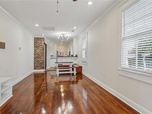 3rd image of 3122 Dante St