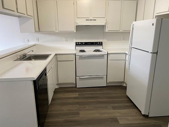 3rd image of 9201 Clarewood Dr APT 16