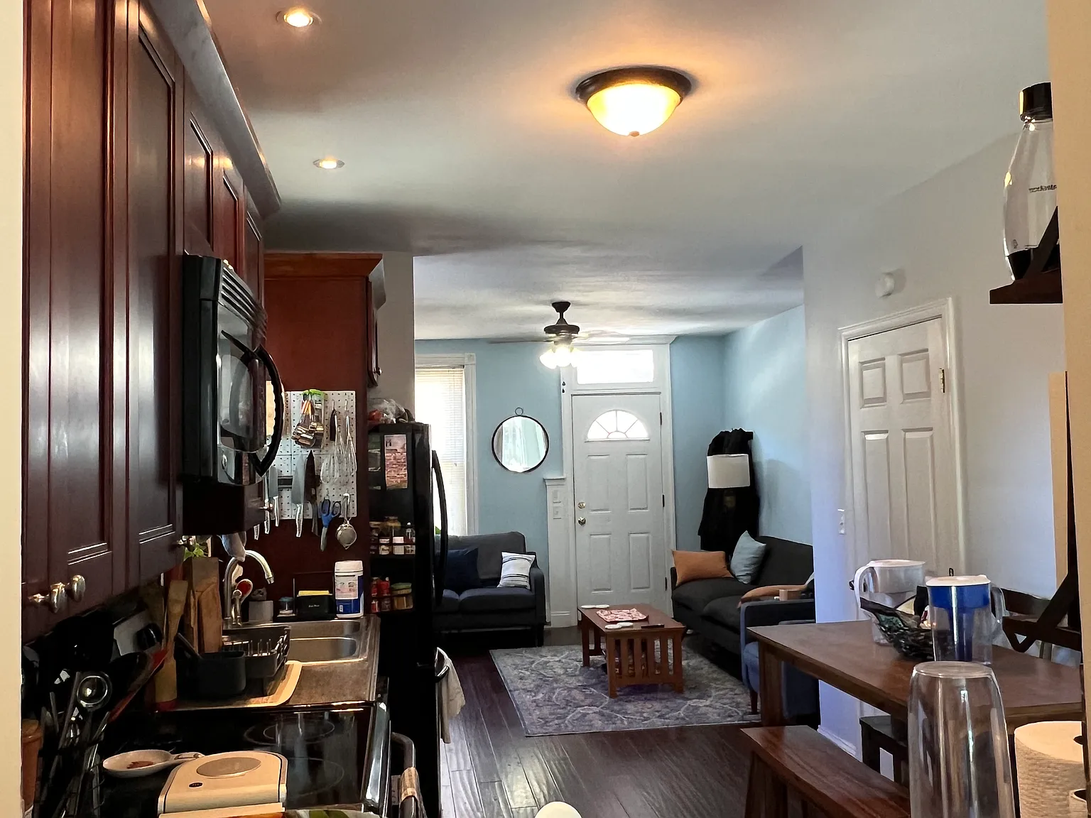 3 bed, 1.5 bath, 1200 sqft, $2,300 — Photo 3