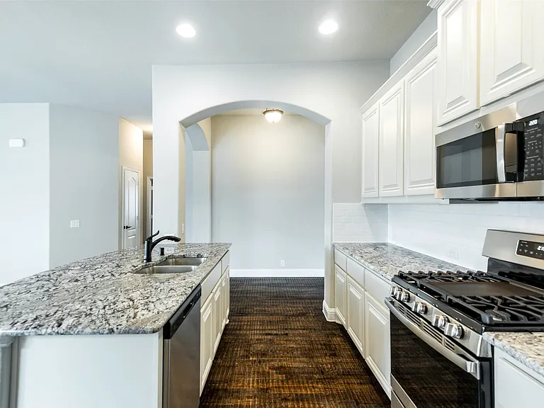 6026 Priory Dr — Photo 7