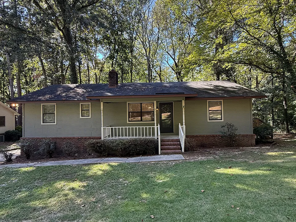 2105 Sunset Dr NW