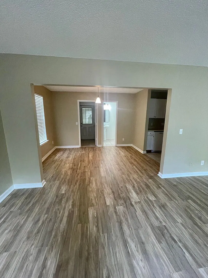Spacious 4-Bedroom, 2-Bath Home with Fenced Backyard & Lawn Care Included — Photo 4