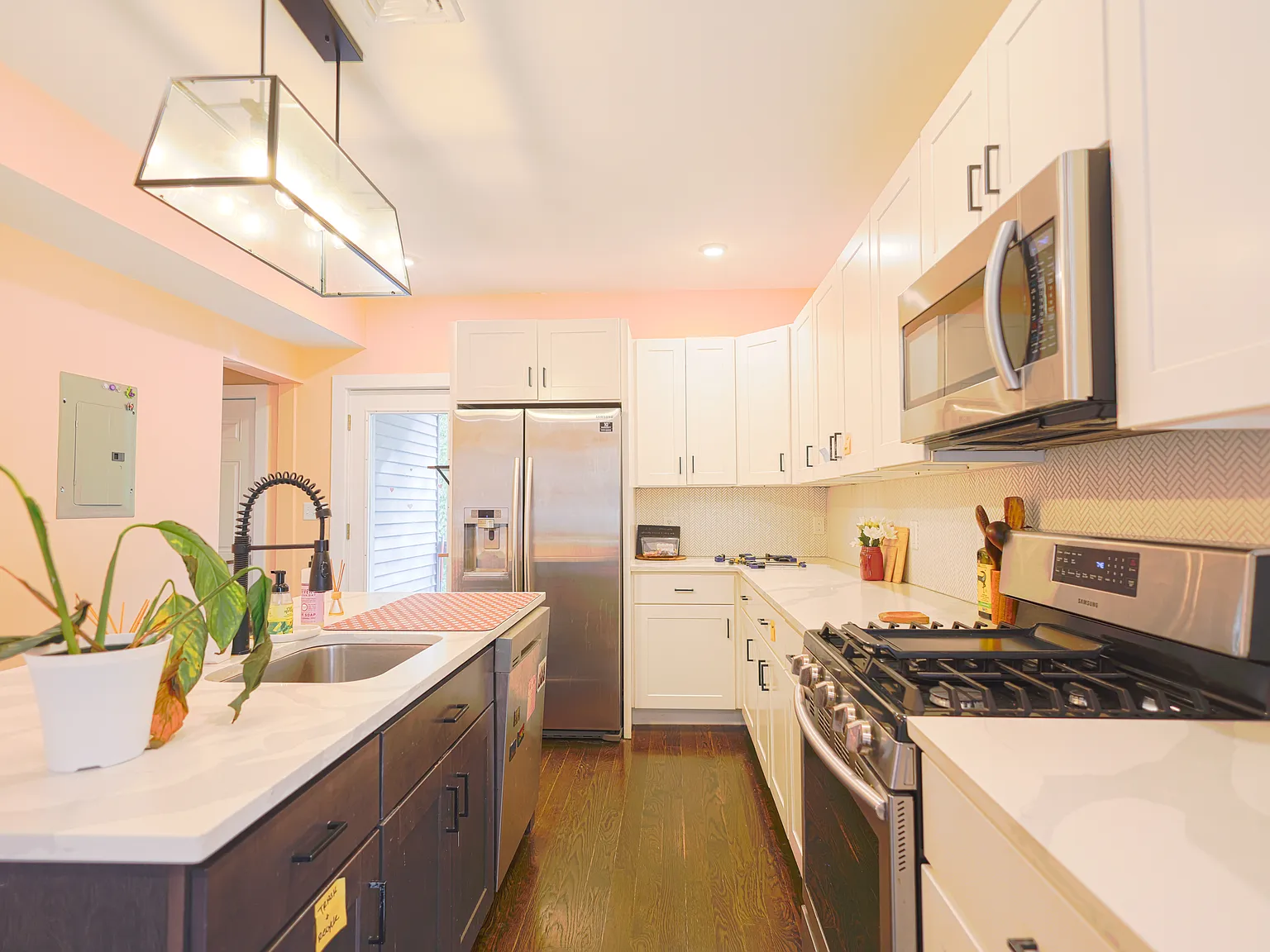 2 bed, 791 sqft, $2,700 — Photo 3