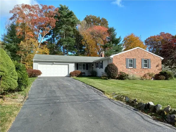 125 Cynthia Dr, North Kingstown, RI 02852