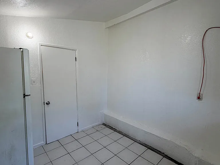 11824 Willowbrook Ave #1/2 — Photo 3