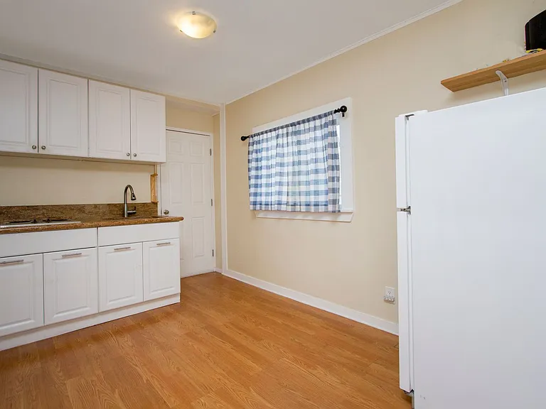617 Hausten St — Photo 7