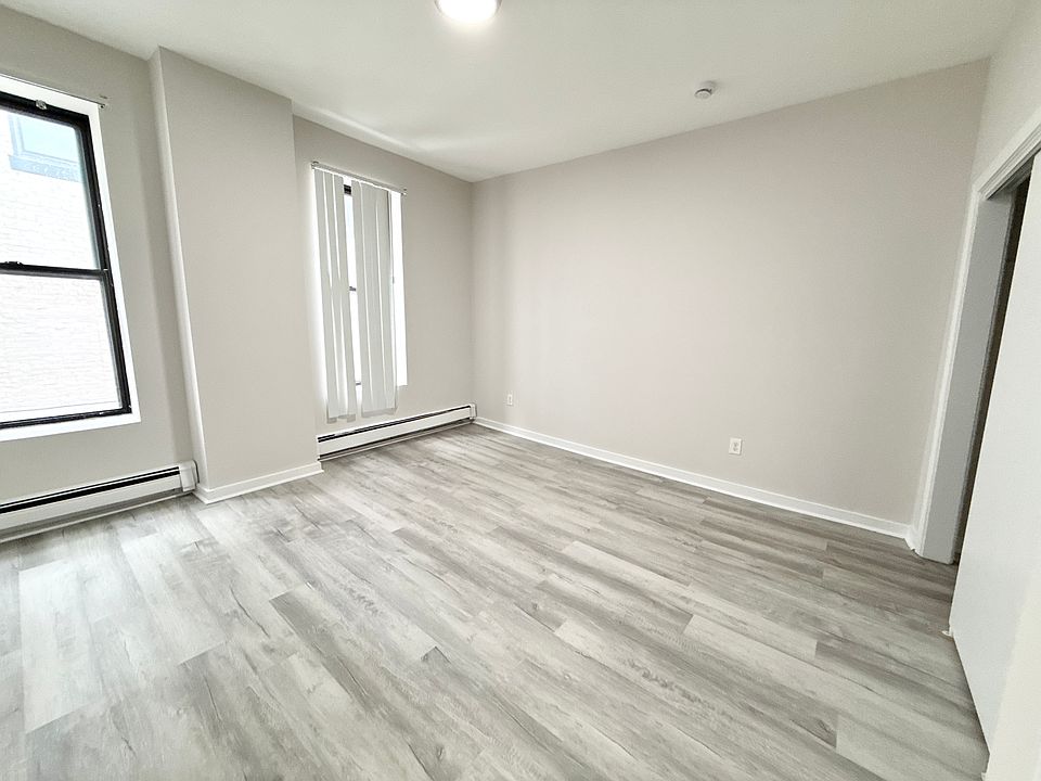 2nd image of 9 Ruggles St #6