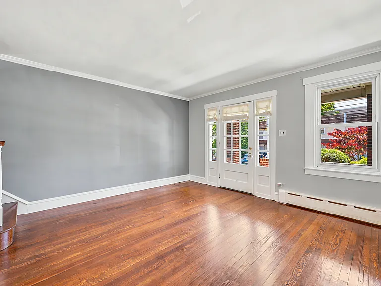 4611 Silverwood St — Photo 2