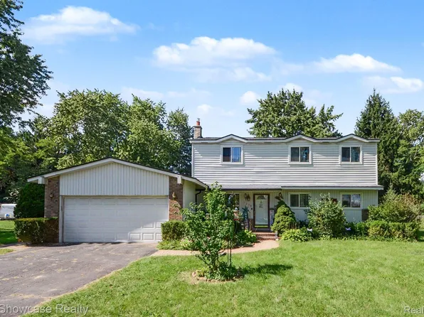 1275 Shoman Dr, Waterford, MI 48327