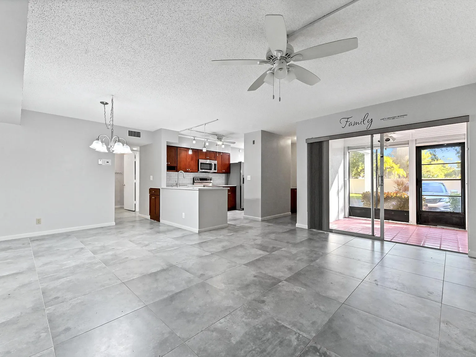 2 bed, 2.0 bath, 1040 sqft, $1,650 — Photo 3