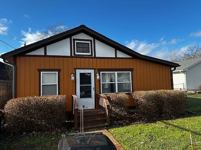 1st image of 42508 N Woodland Pl