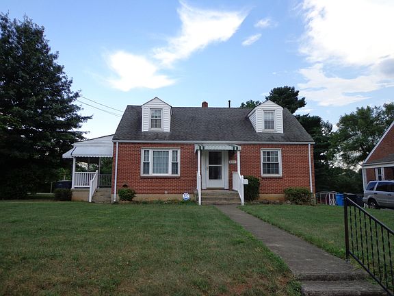 2nd image of 2517 Vancouver Dr NW
