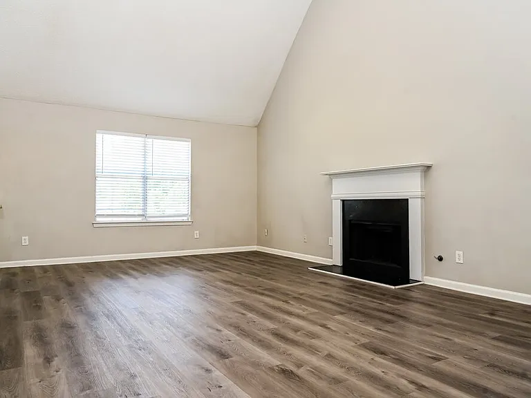 204 Biltmore Way — Photo 4