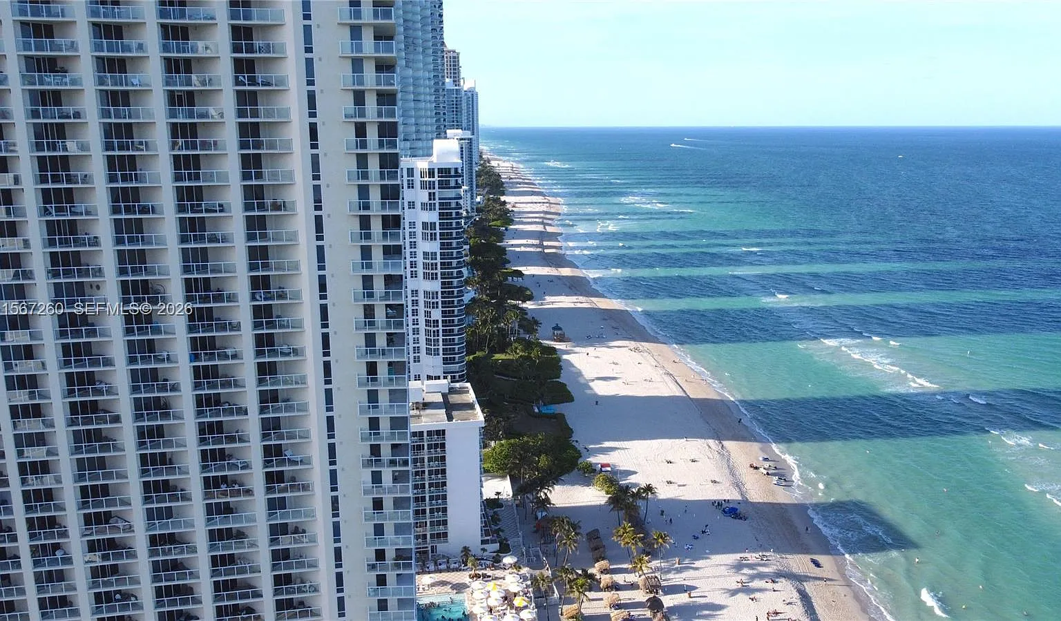 La Perla Condo — Photo 1