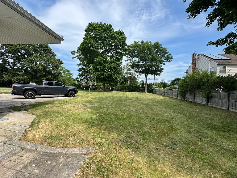 Locust Ave — Photo 14