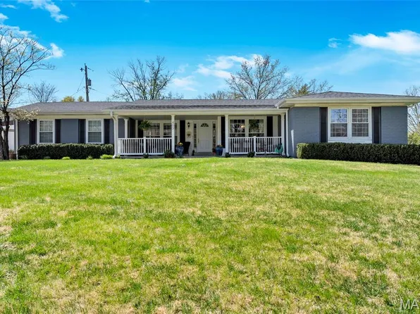 403 Mayfair Dr, Ballwin, MO 63011