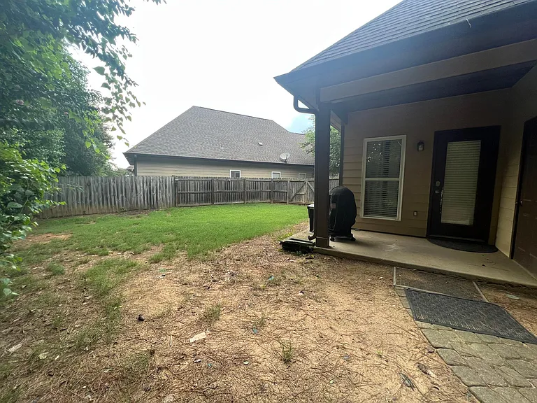 1212 Pebble Creek Cir — Photo 2