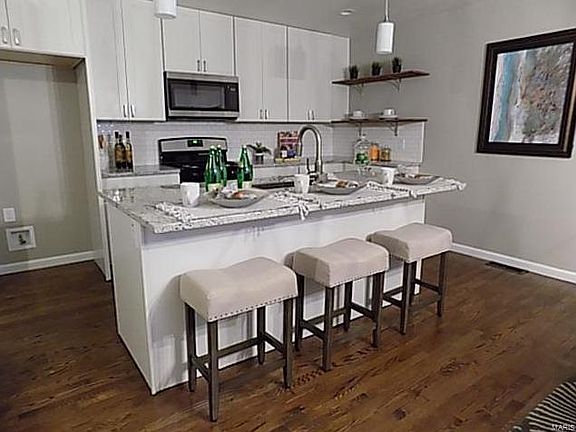 3rd image of 1269 Moncoeur Dr