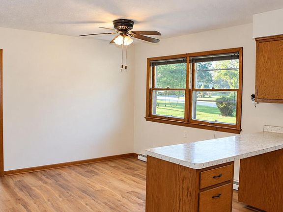 3rd image of 707 Emmer AVENUE