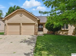 1910 Skyhawk Ave, Papillion, NE 68133