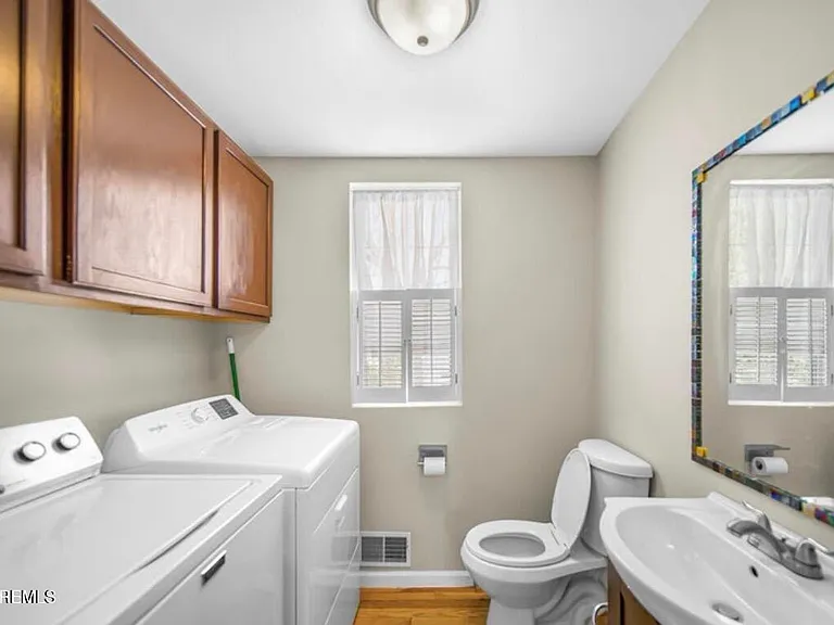 607 McClellan St — Photo 5