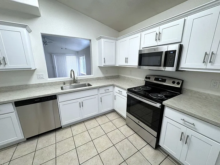 12710 W Ash St — Photo 8