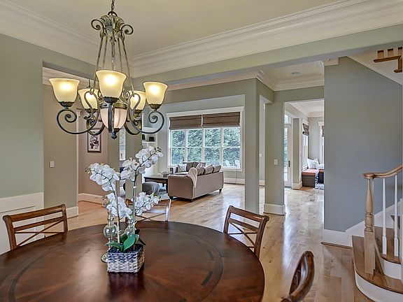 4th image of 106 Shelburne Pl