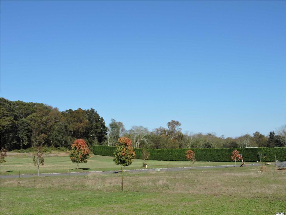 2nd image of 7 Lois Ln