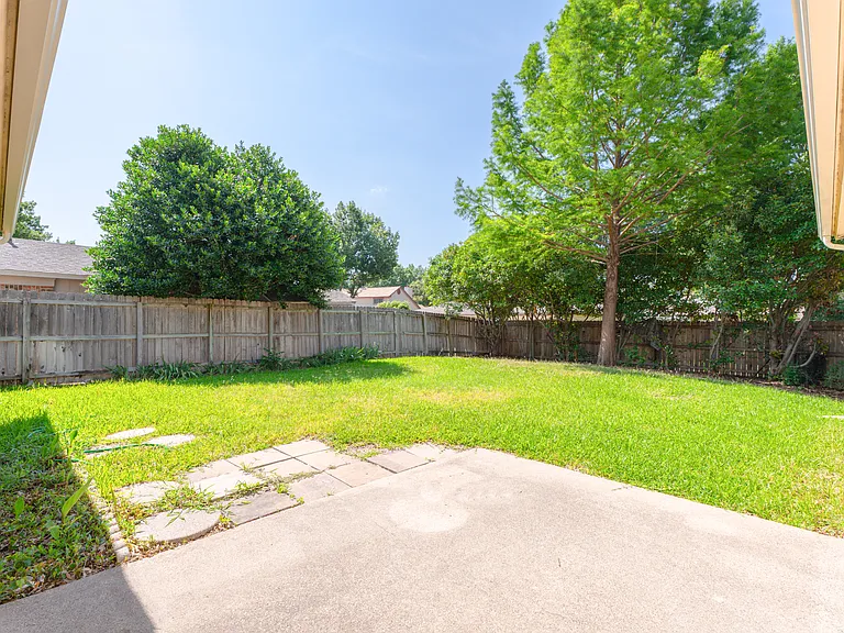 1506 Trowbridge St — Photo 16