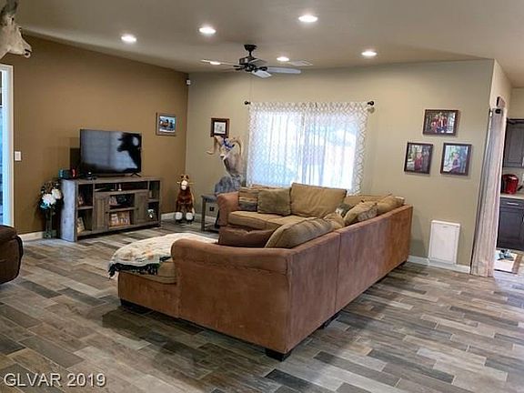 5th image of 170 Spruce Ln
