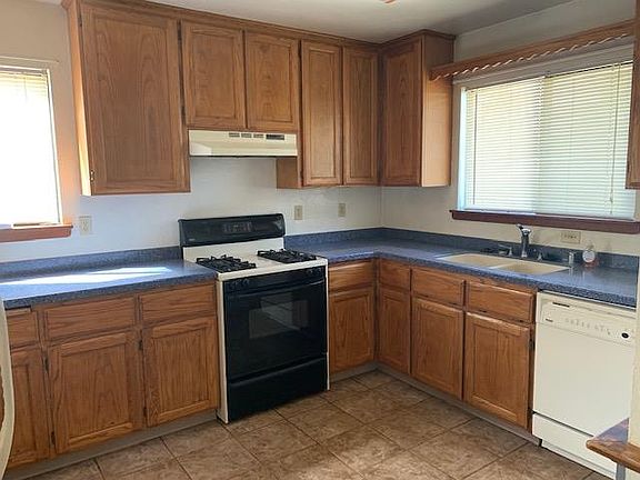 5th image of 2480 Bayview Ln