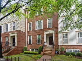 729 Massey Ln #B, Alexandria, VA 22314