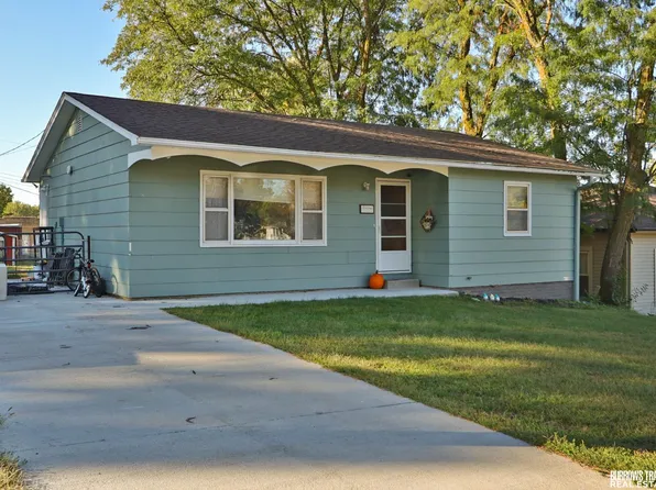610 State St, Nehawka, NE 68307
