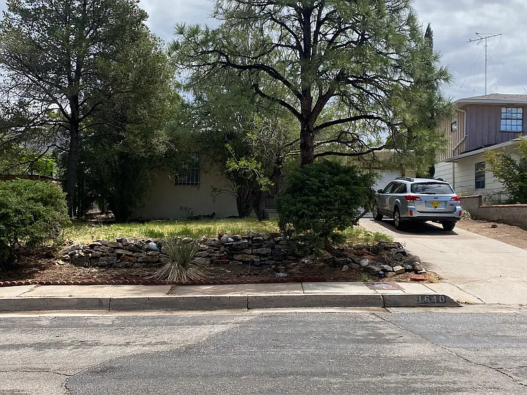1640 Columbia Dr SE — Photo 1