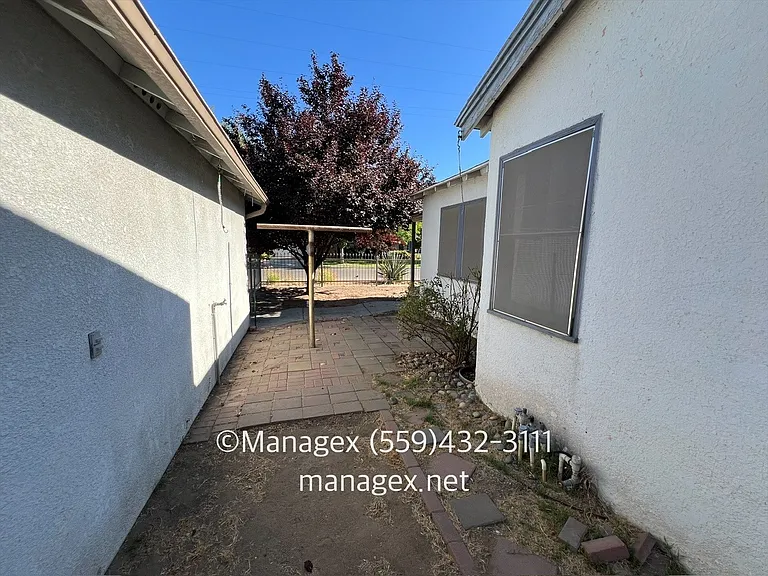 1495 N Safford Ave — Photo 17