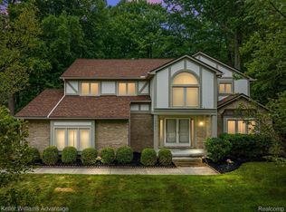 6981 Indian Creek Dr, West Bloomfield, MI 48322