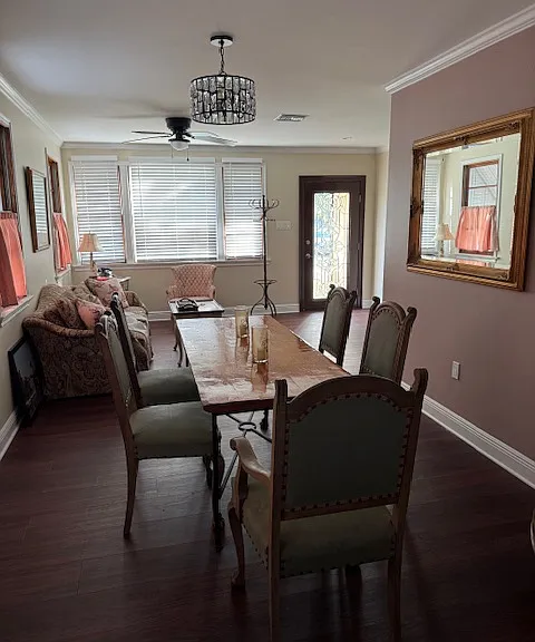 5362 Charlotte Dr — Photo 4