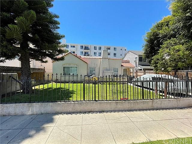 1st image of 3613 Hughes Ave