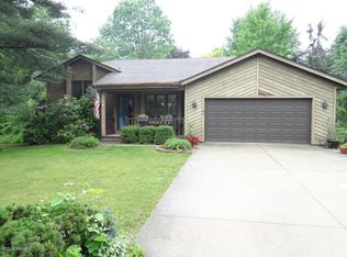 3538 Sharon Ln, Saugatuck, MI 49453