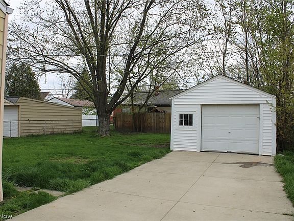 5th image of 811 E 254th St